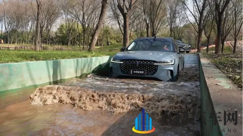 豪华SUV横评：试完 6 大场景，我选了 “不偏科” 的航海家-3