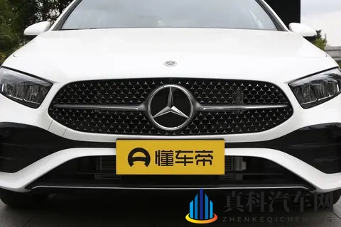 奔驰 A 级 A 180 L 和 A 200 L 时尚型怎么选 多方面对比给答案-1