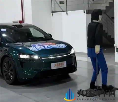 魔鬼湿滑路面AEB测试：6款热门车均翻车-1