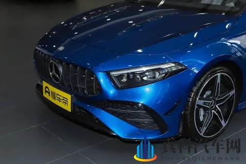 2025 款奔驰 A 级 AMG 两款车型对比：动力同源，配置差异影响选择？-2