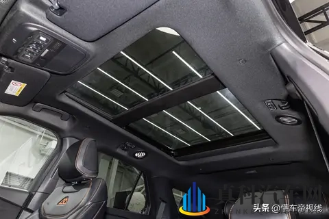 国产精品   国产男男：国产佳品，男性风采尽显-2