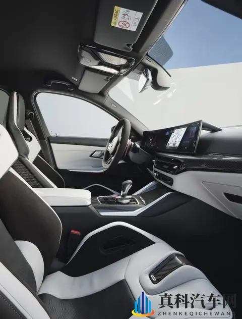 宝马M3旅行版来了,性能怪兽装下全家行李,燃油车最后的倔强-1