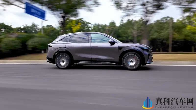 极氪7X,不是焕新是换“心-1