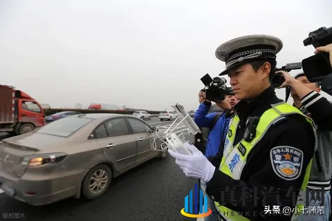 应急车道换胎扣12分？老司机都踩过的坑，说清楚合法操作边界-2