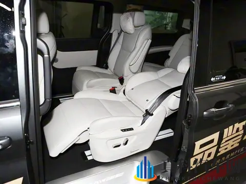 北汽锐胜M8预售,金色“BAW”车标,中大型MPV,会被大家认可吗?-1