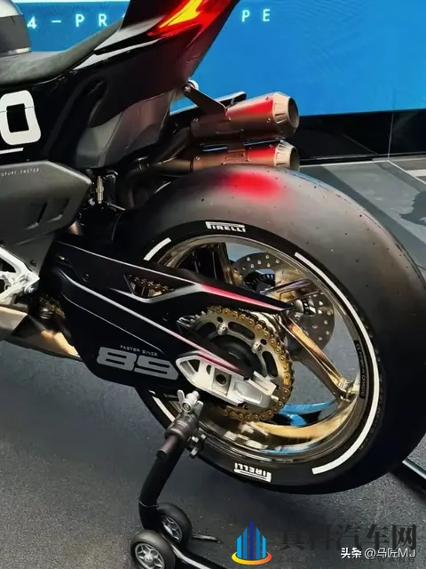 春风公升级赛车，V4 SR-RR原型亮相！竞争手拿什么应对？-2