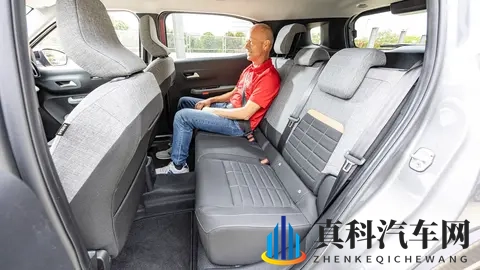 小价位，大气场？试驾雪铁龙C3 Aircross：法式的复古魅力-1