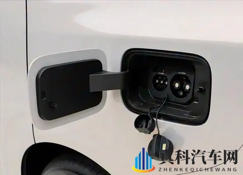 “2+2+3”大7座，加满油一口气能跑1100km，10万买车看看这辆！-1