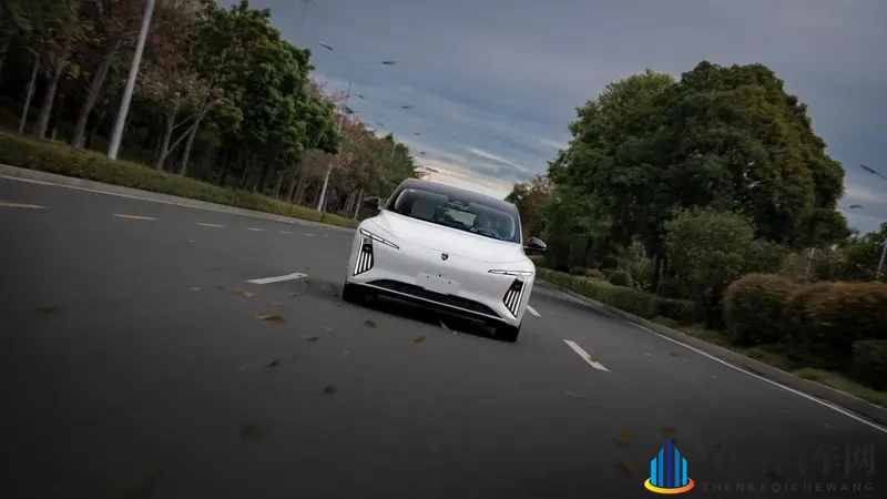 方向盘加热神器!2026款星海S7让你冬天开车暖手又安心-1