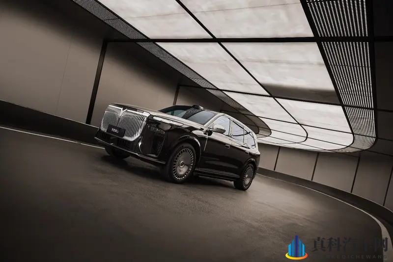 岚图泰山携中国第一三腔空悬入场，疑似45万起剑指问界M9-1