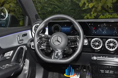 2025 款奔驰A级AMG怎么选?两款配置一句话对号入座-1