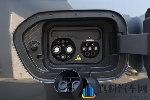 零跑B01激光雷达版,550km续航+激光雷达,售价1138万,值得一看-1