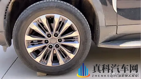 四块砖头困车:前驱车没有能通过的,这是什么原理?-3