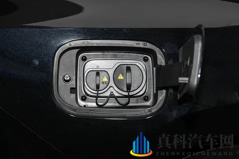 刚毕业预算不多,又追求颜值和实用,可以看看这款-长安启源A06-2