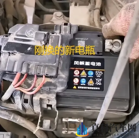 大众宝来电瓶灯常亮，别再花冤枉钱更换电瓶了！-2