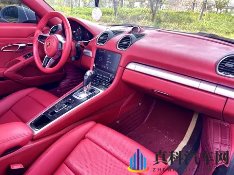 参考样例：2998万，圆你跑车梦！18年保时捷718Boxster-3