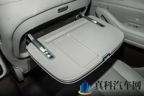 售2998万起,20T三电机插混,车长52米配6座,试驾体验腾势N8L-2