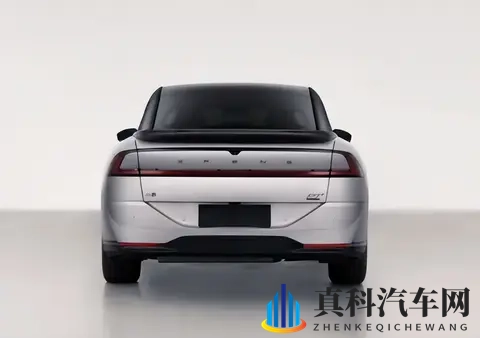 小鹏P7+增程版亮相！492度大电池加持，WLTC纯电续航325公里-2