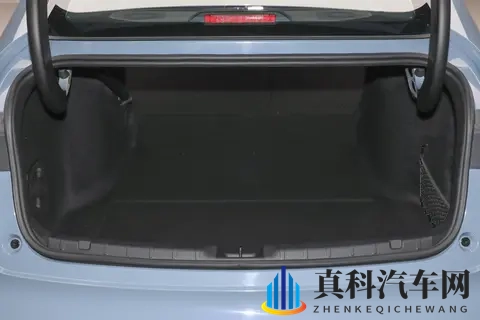 售价898万起+2735mm轴距，高配车型还配激光雷达，零跑B01香吗？-2