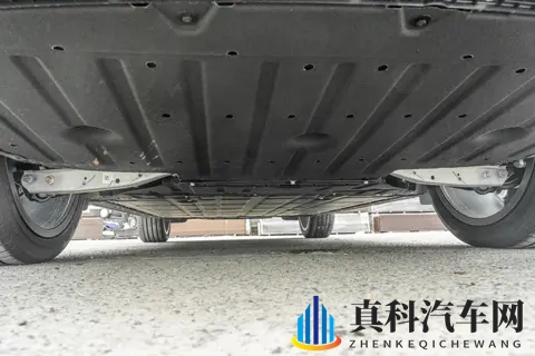 17万买6座车,选零跑C16纯电版,续航630km,空间大-3