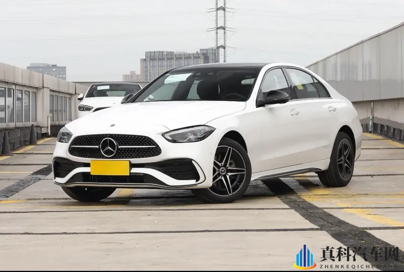 新款奔驰C上市，全系标配20T，将与3系比操作-1