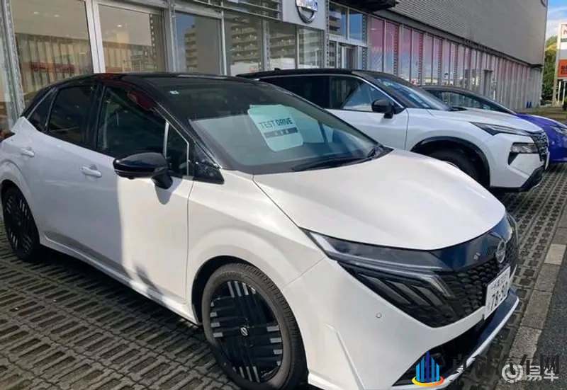 新日产NOTE实车亮相,尺寸胜本田飞度,混动技术燃爆-1