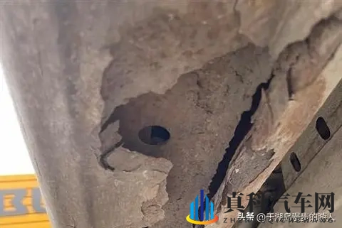 别等底盘锈穿才后悔！3种情况必须喷护甲，避坑技巧直接抄作业-2