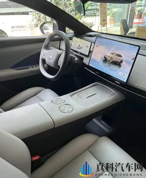 高颜值日系车，天演架构打造，搭载15L插混系统，纯电续航150km-2