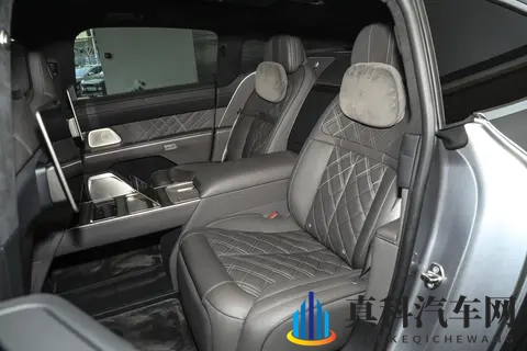 行政旗舰新选择:蔚来 ET9 如何兼顾商务与操控?3 款配置详解帮你选-2