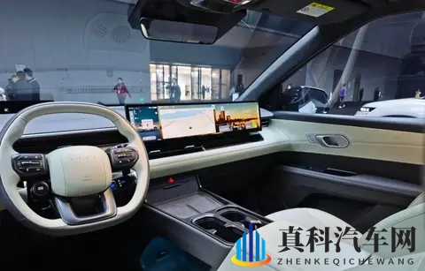 十五万车里装二十万配置 新电动车把市场搅个天翻地覆-2