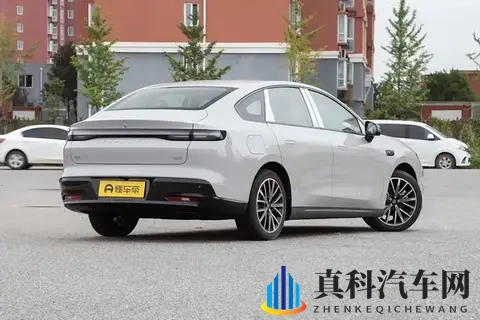 10万级家轿怎么选?650km续航+激光雷达,这台的确有点料-2