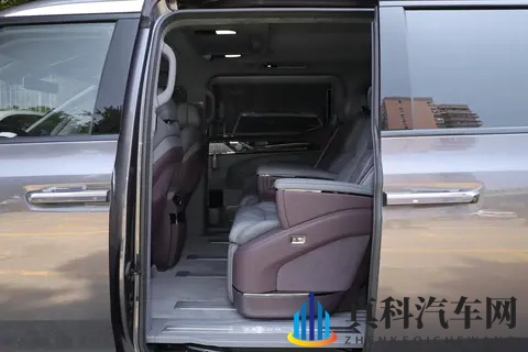 七座过道版极氪009：宽敞二排过道、实用布局，究竟如何？-2