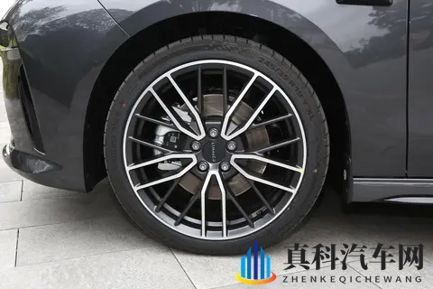 10万出头买20T+8AT，还能选装碳纤维尾翼，体验全新领克03-3