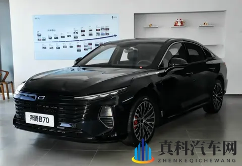 试驾2026款奔腾B70：戈型大灯+掀背尾门，这匹家用黑马实力几何？-1