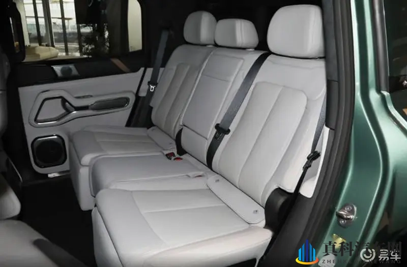 方程豹豹8新五座版，空间大舒适度升级，坐享惬意体验-1