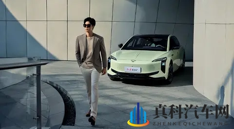 定位中大型车，红旗EH7官图发布并提供两种动力-3