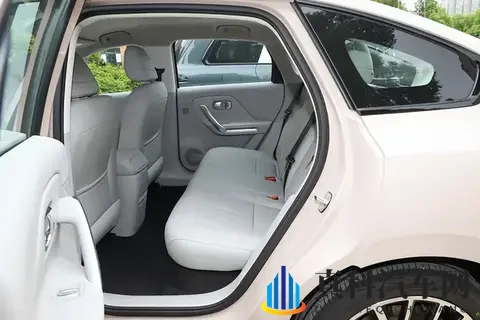 连续两月销量破万，这台10万级纯电家轿值不值得考虑？-3