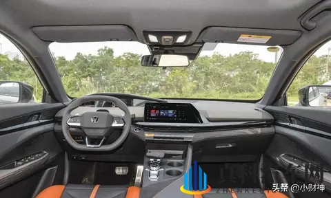 预算10万想买拉风钢炮轿车？这3台车性能、颜值、空间全都有！-1