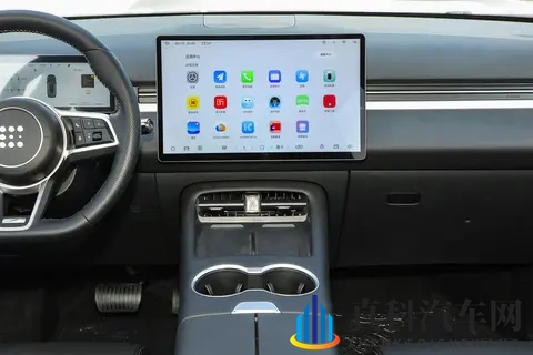 蓝电 E5 PLUS ，12万级插混SUV，带四驱、后排大屏，预售限时优惠2万-3