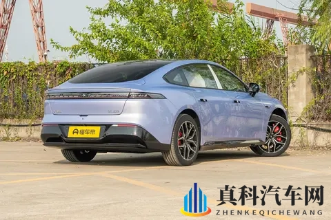 标配激光雷达+骁龙8295芯片，这款轿跑可以看看-3