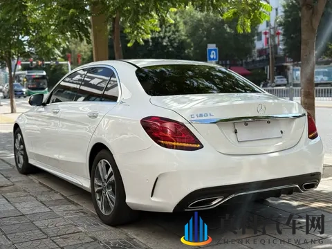 13万多拿下白色奔驰C级,2019款时尚运动版值不值?-3
