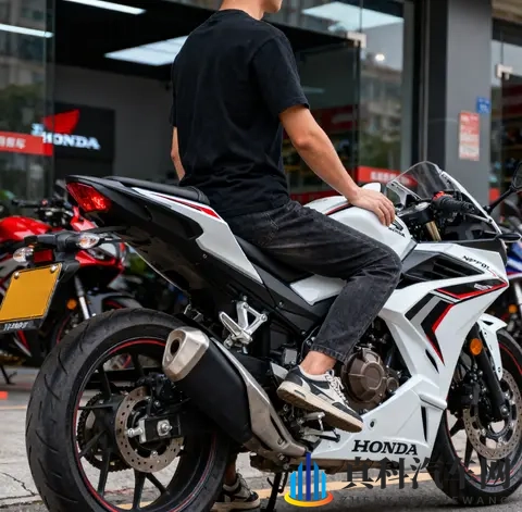 又帅又不废腰 128万本田NSP190 仿赛脸街车型 简直是来报恩的-1