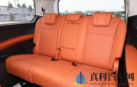 老北汽也凑热闹MPV，锐胜M8增程版预售1698万起，贵不贵？-1