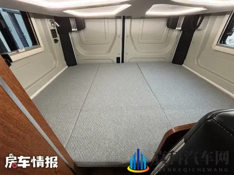 18万买长轴大空间房车！6座3张床自动挡，带10度电能洗澡做饭-3