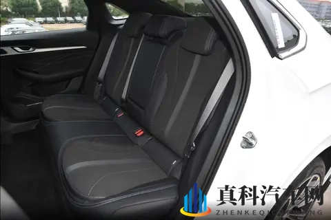 试驾体验吉利星瑞东方曜，操控用料依旧好评，10万级家轿优选！-3