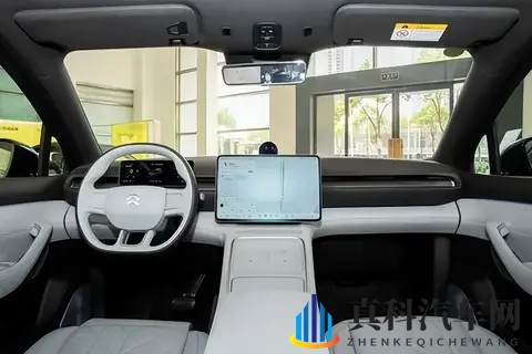 30万级SUV里，终于有一台让BBA车主心动的电车了-3