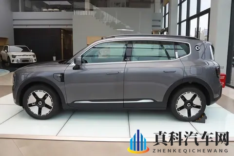 十多万入手豪华插混SUV，综合续航超1615km，香不香？-1