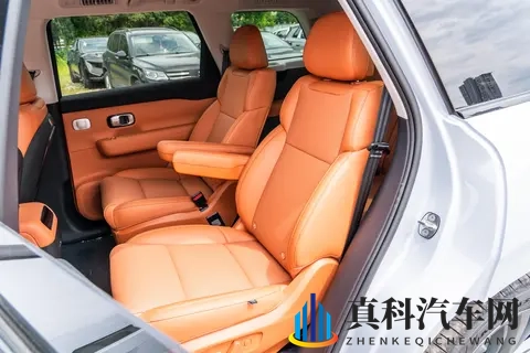 激光雷达 + 8295 芯片，零跑 C16 20 万内配置卷吗？-3