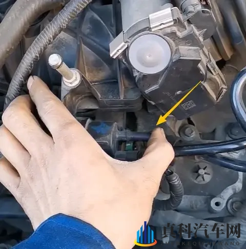 别克GL8混合气过稀，别走弯路，一拔一堵直接破案！-2