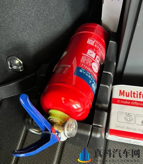 私家车需不需要放灭火器?从必须配备到不再强制标配,经历了什么-1